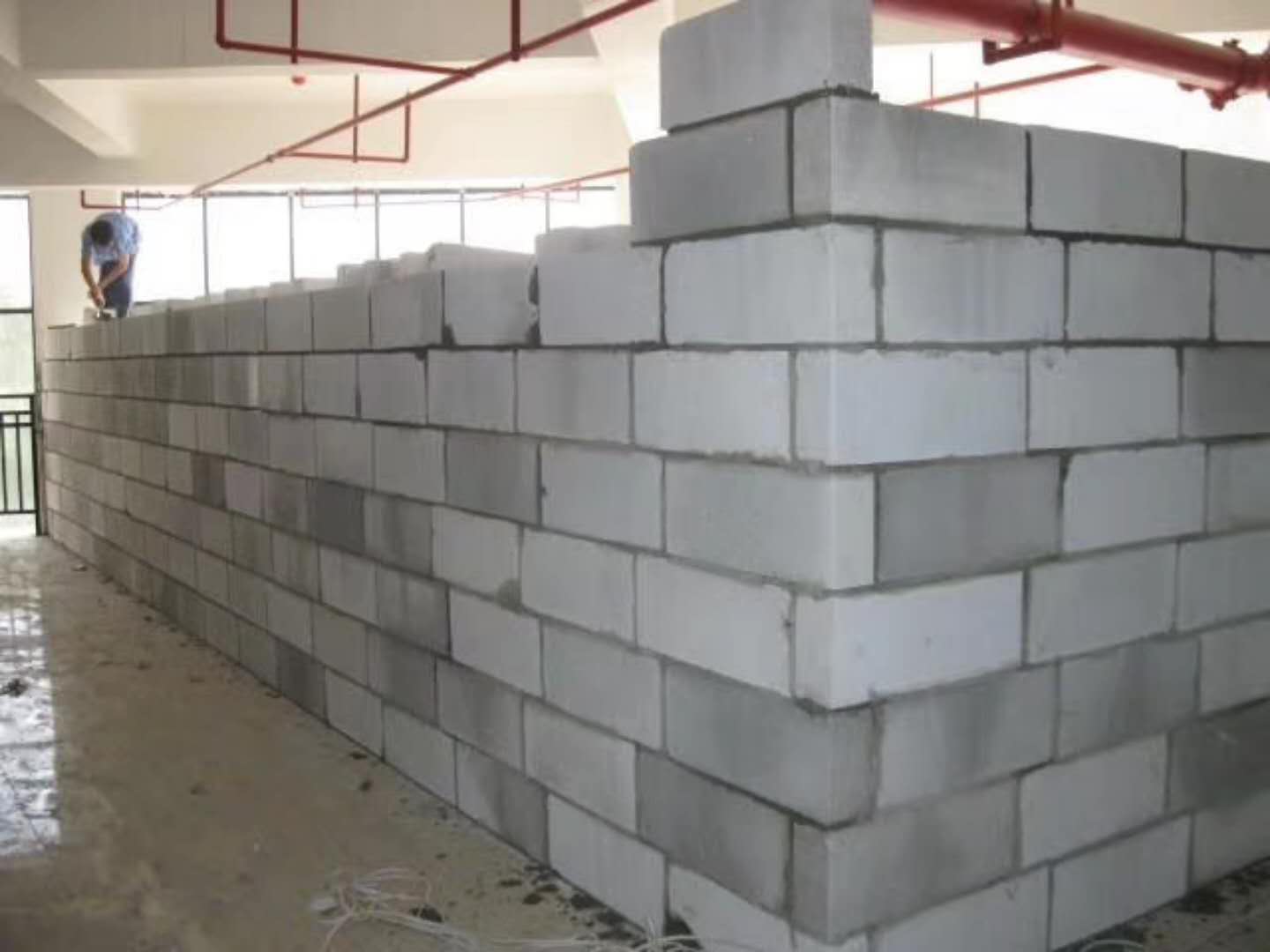 通化蒸压加气混凝土砌块承重墙静力和抗震性能的研究